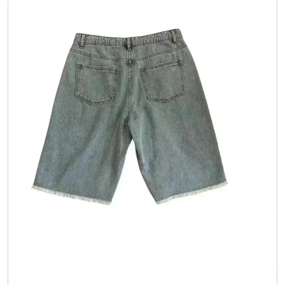 Like New Women’s Future collective Bermuda shorts Size 6 - Picture 3 of 4